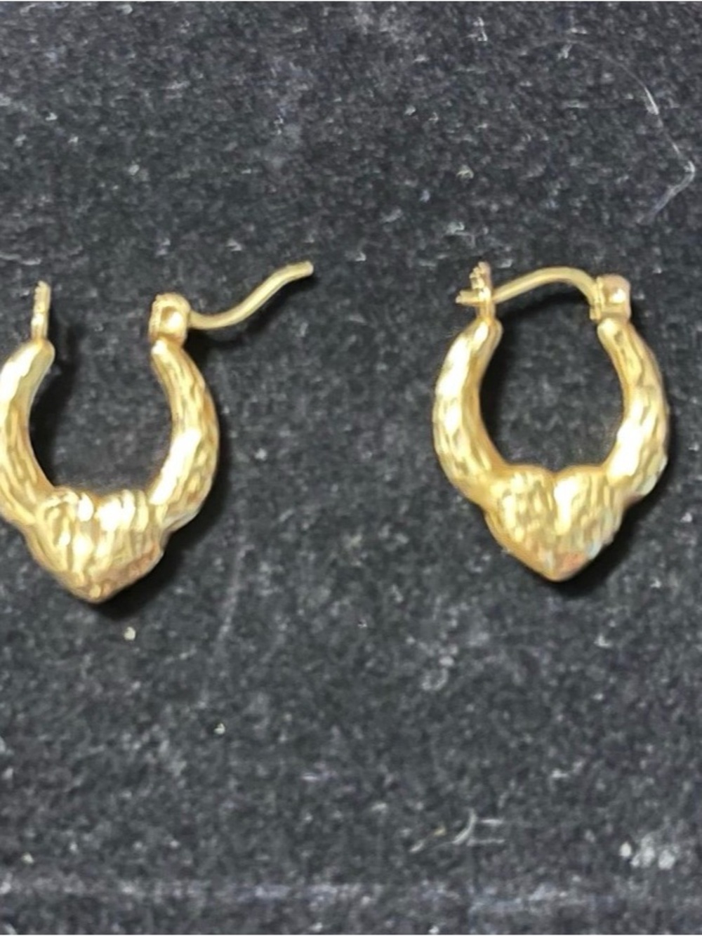 Sell in progress on 8/23/26 14k Gold Textured Heart Hoop Earrings .